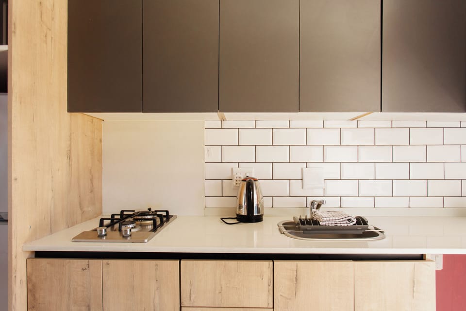 Luxury Studio Suite, 1 Bedroom, Poolside | Private kitchen