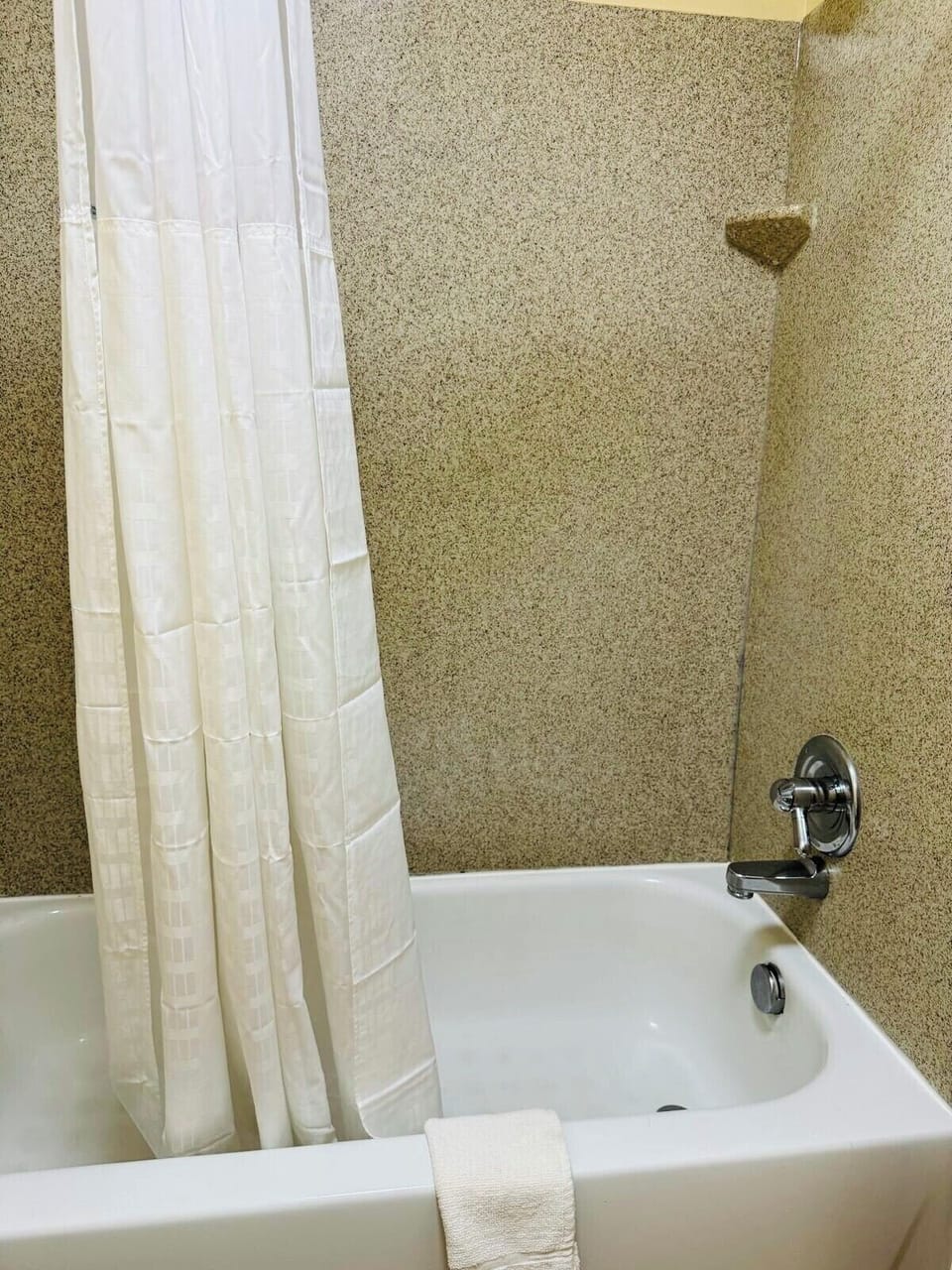 Basic Room, Non Smoking, Private Bathroom | Bathroom | Bathtub, towels, soap, toilet paper