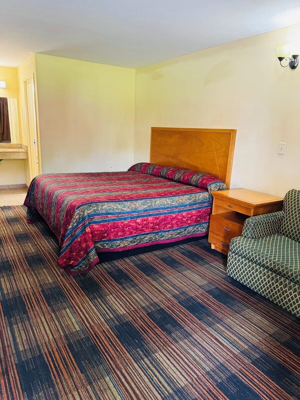 Basic Room, Non Smoking, Private Bathroom | Desk, laptop workspace, WiFi (free), bed sheets