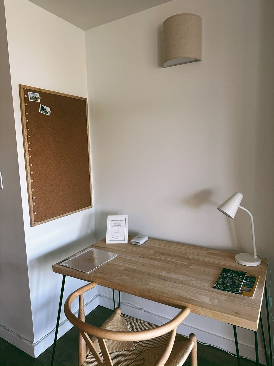 Desk area and photo printer 