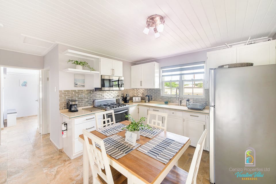 Comfort Apartment, 2 Bedrooms, Balcony | In-room dining