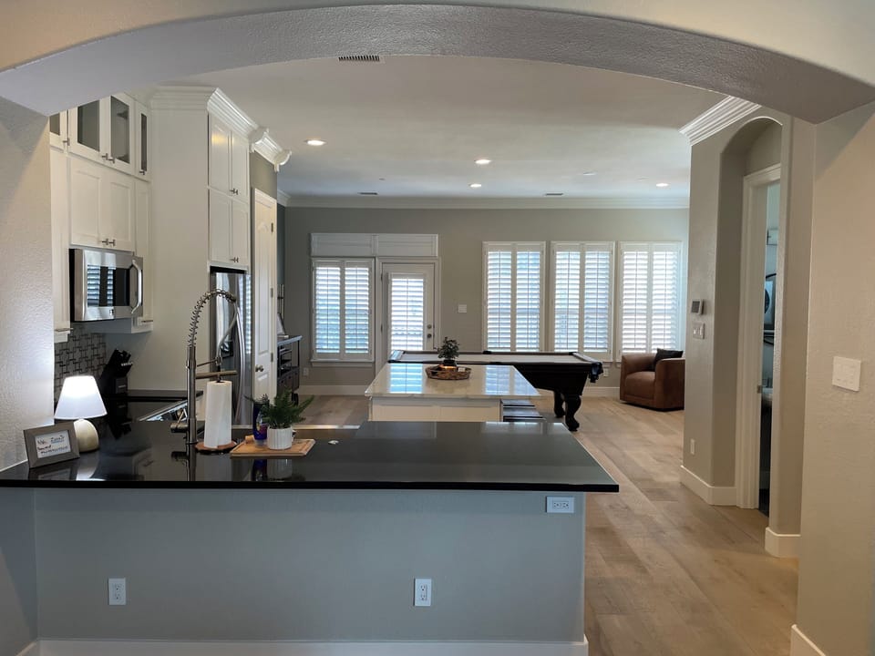 Kitchen & Pool Table