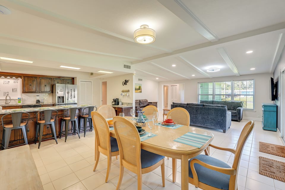 Living Space | Free WiFi | Central A/C & Heating