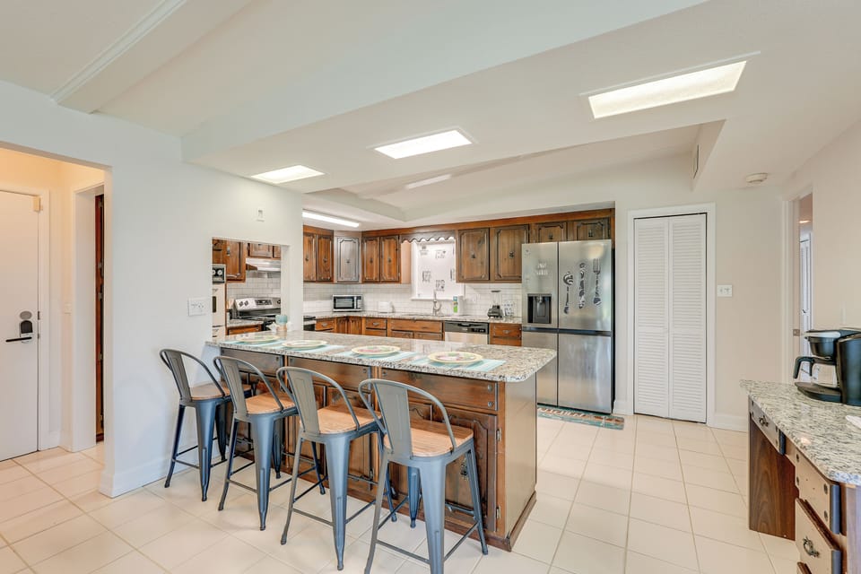 Kitchen | Dishwasher | Combo Drip & Single-Serve Keurig Coffee Maker
