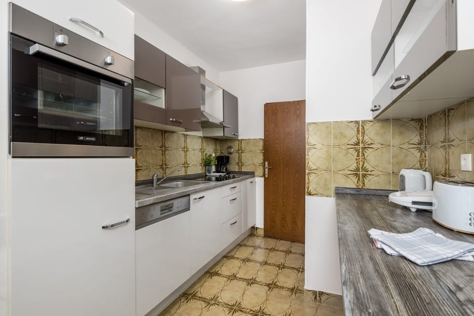 Family House, 2 Bedrooms, 2 Bathrooms, Mountainside (House Rose With Private Pool And) | Private kitchen