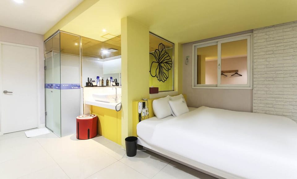Double Room, 1 Queen Bed, Non Smoking | Free WiFi