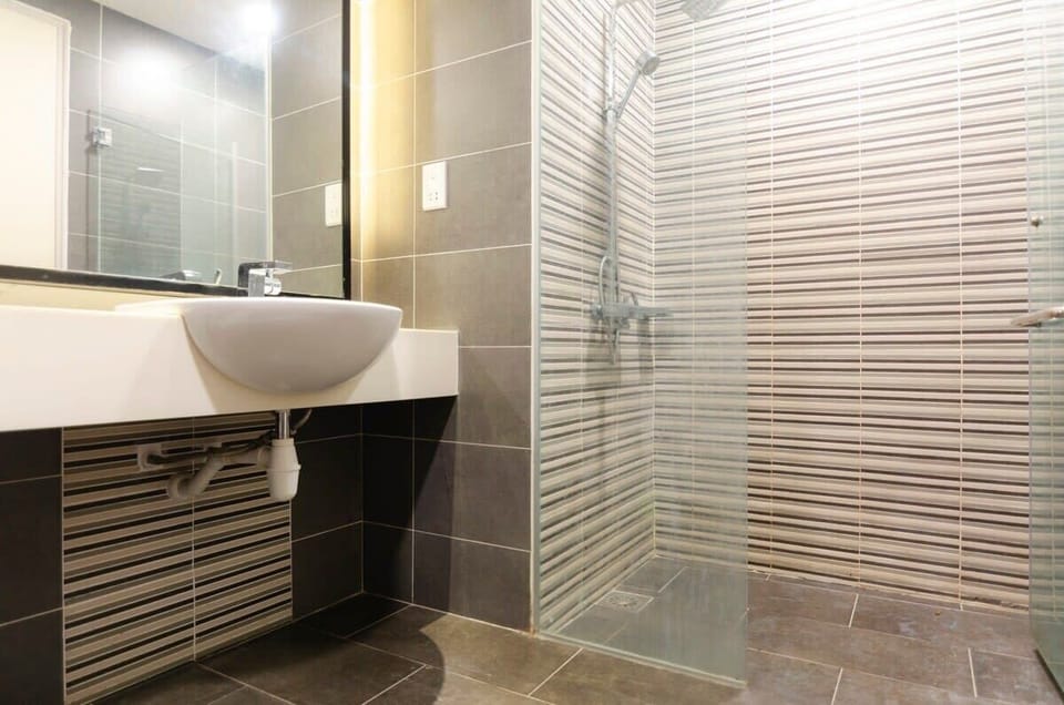 A warm & cozy bathroom.