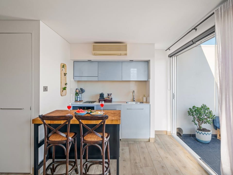 Apartment, 1 Queen Bed, Balcony, City View | Private kitchen | Electric kettle