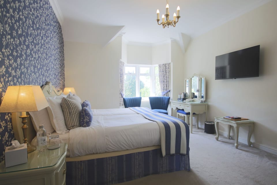 Classic Twin Room | Individually decorated, individually furnished, desk, laptop workspace