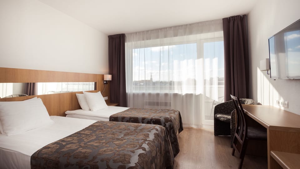 Premium bedding, in-room safe, individually decorated