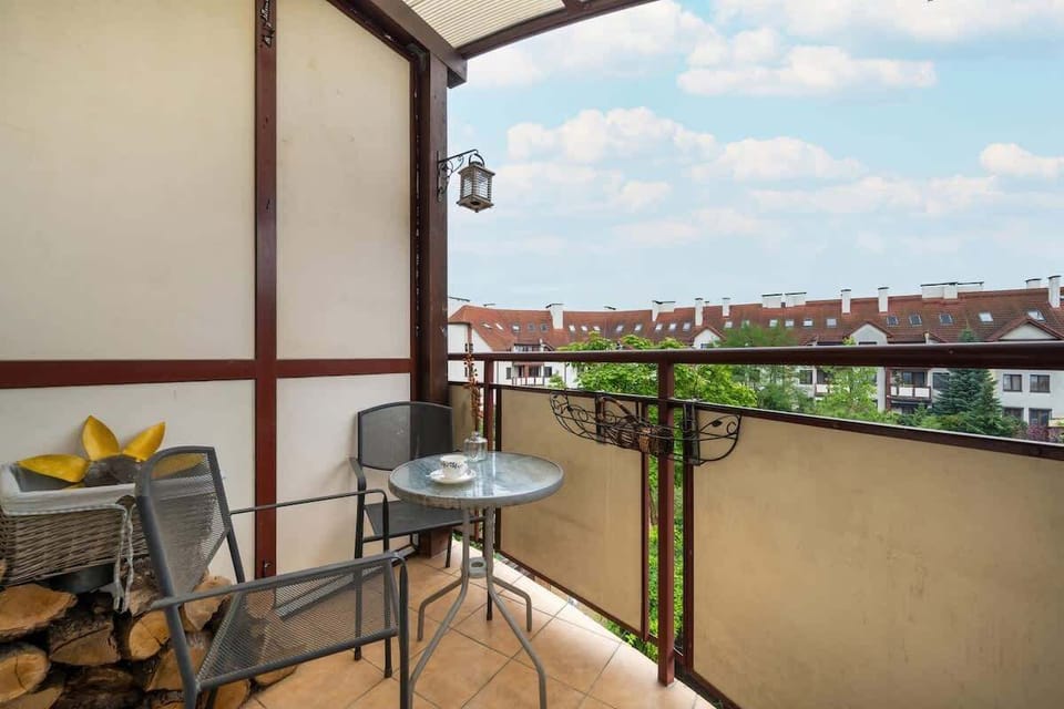 The balcony's stylish design ensures a pleasant stay. 
