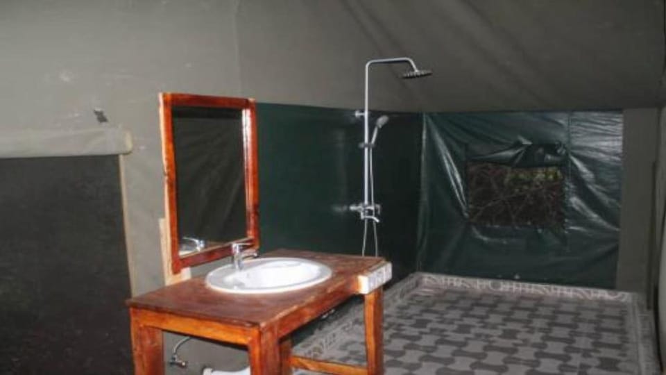 Deluxe Tent | Bathroom | Shower, slippers, towels, soap