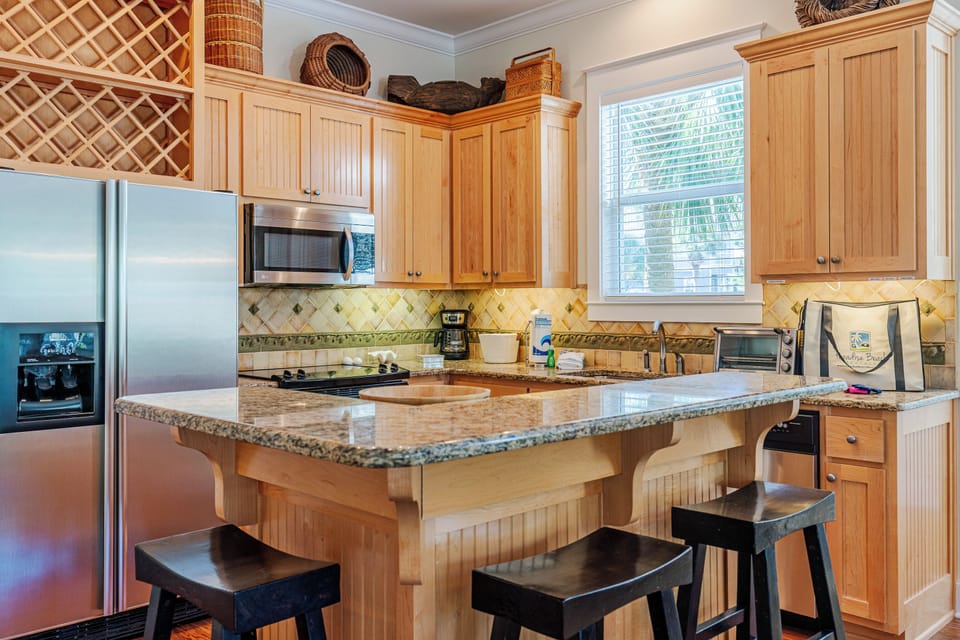 House, Multiple Beds, Patio, Garden View (Shore Thing) | Private kitchen | Fridge, microwave, oven, stovetop