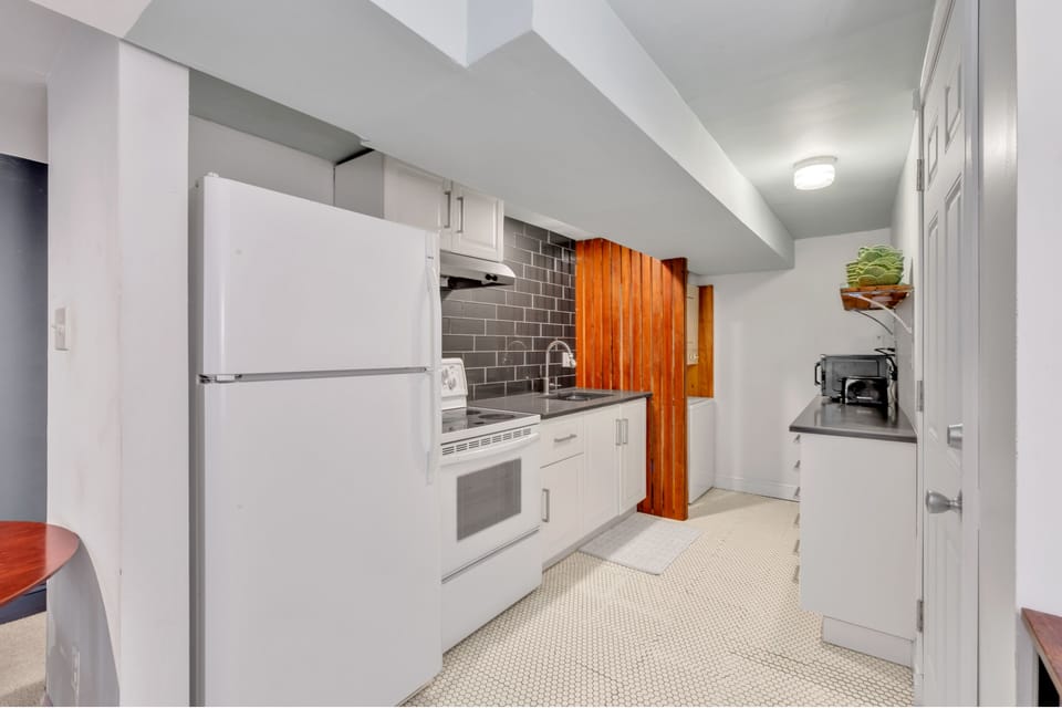Townhome, 1 Bedroom | Private kitchen | Coffee/tea maker, fridge, oven, toaster