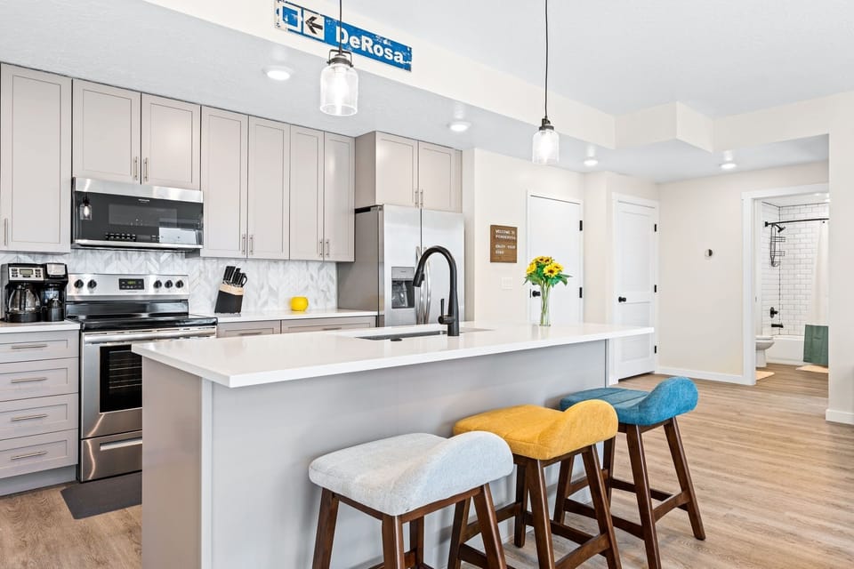 Condo, 2 Bedrooms | Private kitchen | Fridge, oven, coffee/tea maker, toaster