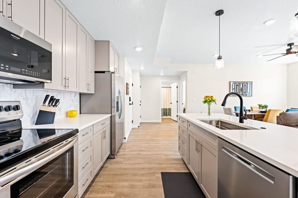 Condo, 2 Bedrooms | Private kitchen | Fridge, oven, coffee/tea maker, toaster