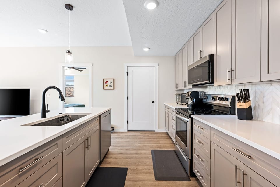 Condo, 2 Bedrooms | Private kitchen | Fridge, oven, coffee/tea maker, toaster