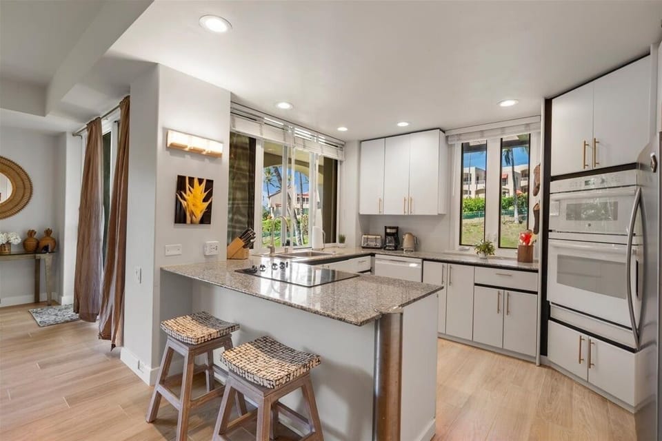 Condo, 2 Bedrooms | Private kitchen | Fridge, oven, stovetop, coffee/tea maker