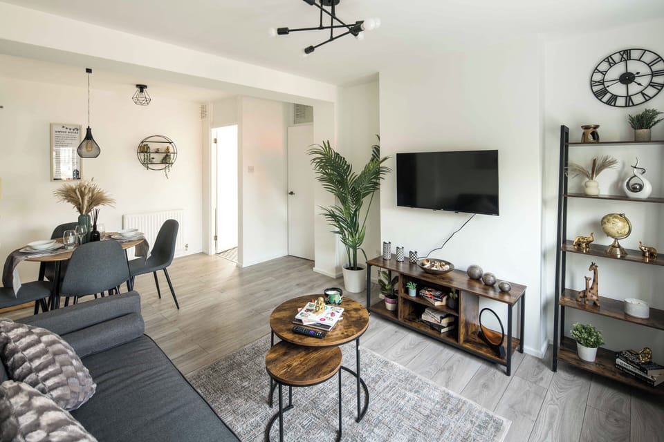Apartment | Living area | Flat-screen TV