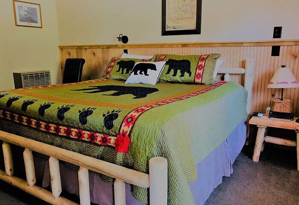 Deluxe Suite, 2 Bedrooms, Non Smoking | Desk, free WiFi