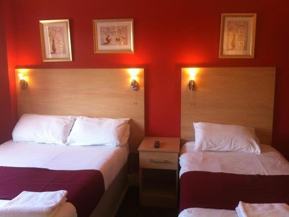 Standard Triple Room | Laptop workspace, soundproofing, free WiFi