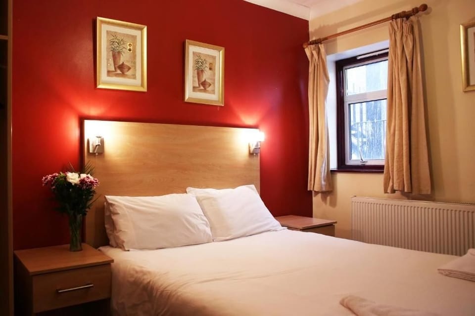 Standard Double Room | Laptop workspace, soundproofing, free WiFi