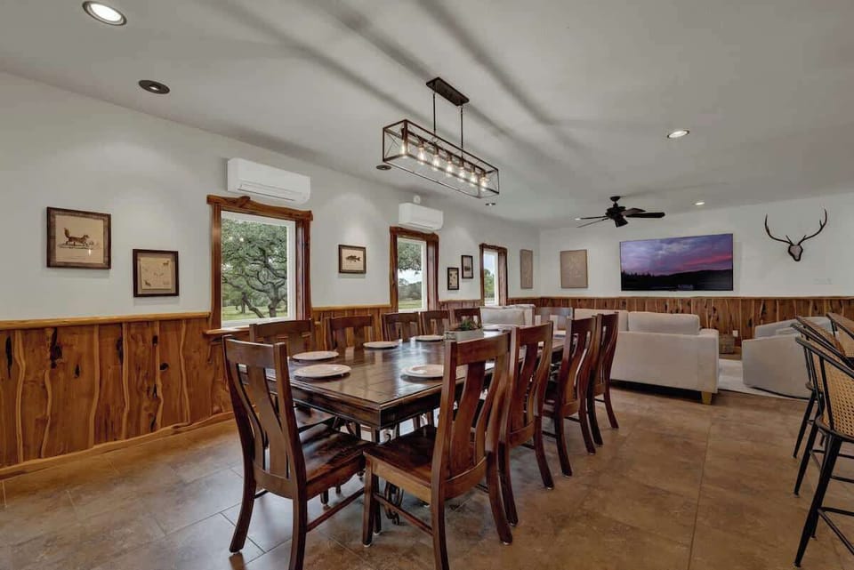 House, Multiple Beds, Pool Access (230 W Turner Court) | Dining