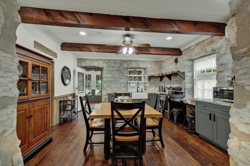 House, Multiple Beds, Patio (3499 W US 290- Main) | Dining