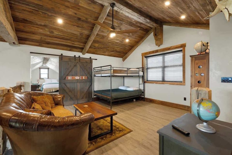 House, Multiple Beds, Pool Access (2037 W US 290 Main) | 4 bedrooms, individually decorated, individually furnished, bed sheets