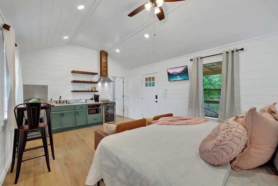 Cottage, 1 King Bed, Patio (1246 Cherry Mtn Loop) | 1 bedroom, individually decorated, individually furnished, bed sheets