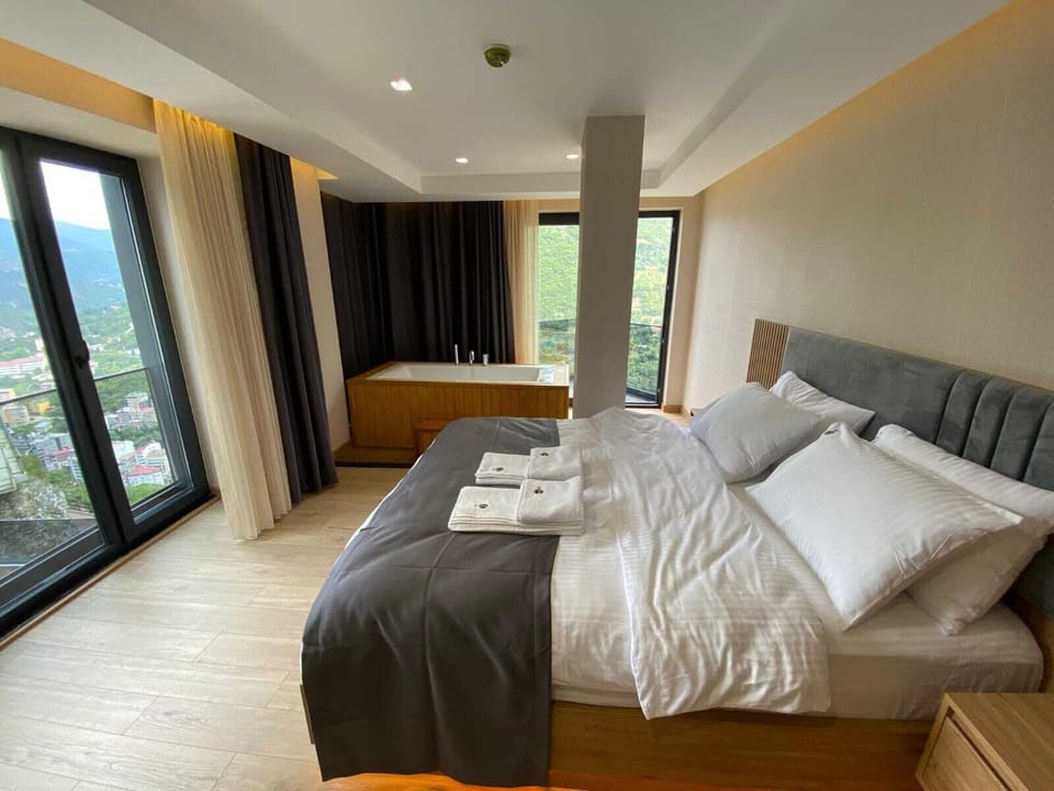 Superior Room | Minibar, in-room safe, desk, laptop workspace