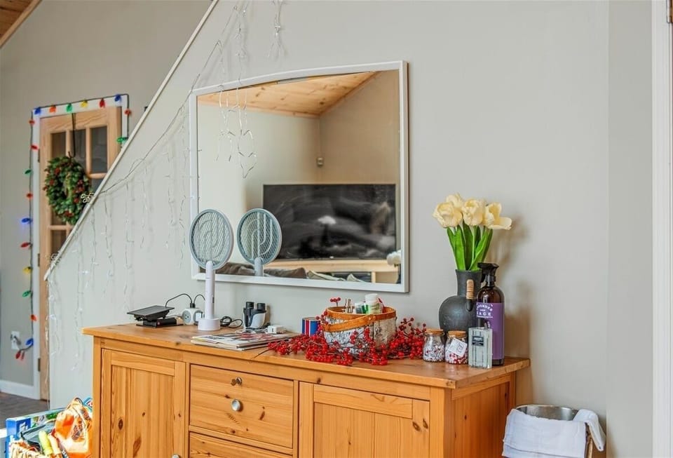 Indoors, Furniture, Sideboard, Flower, Flower Arrangement