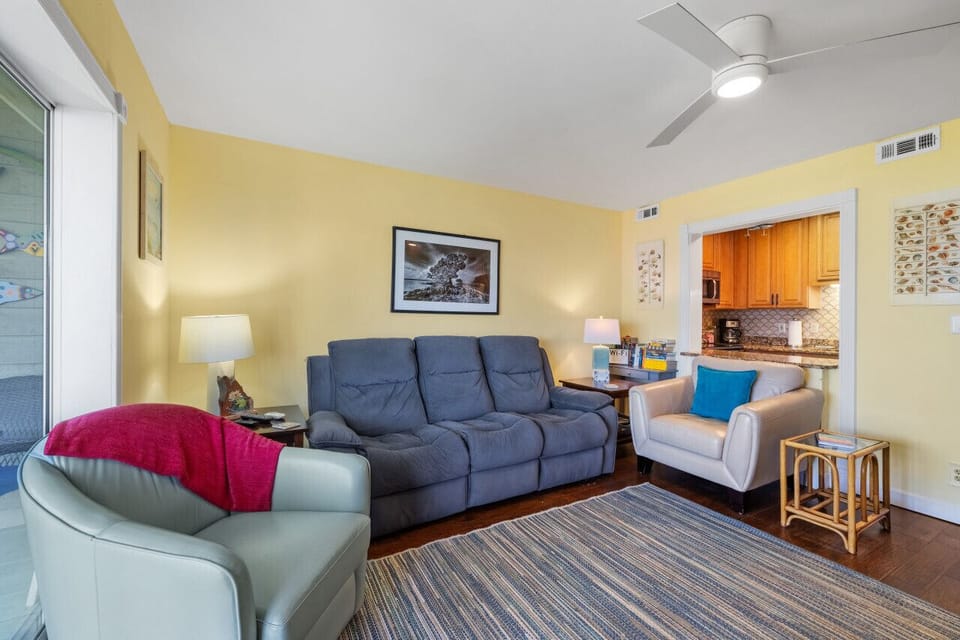Comfortable seating for 5
