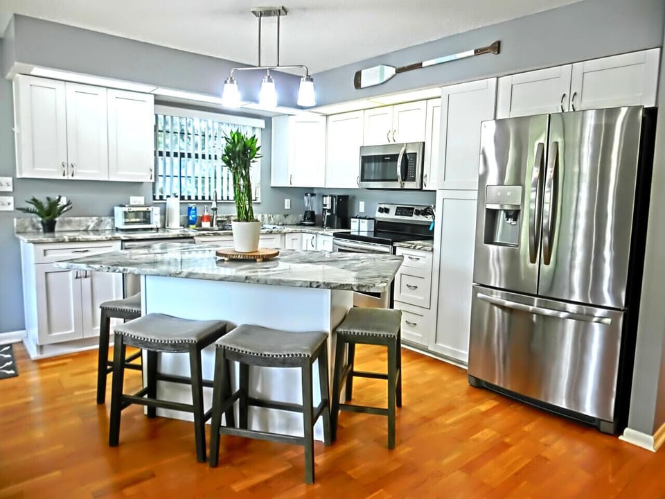 Updated Kitchen with Stainless Steel Appliances