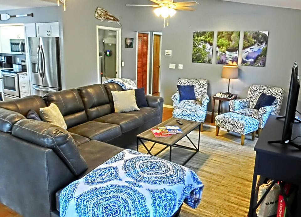 Spacious and Stylish Living Room with Smart TV
