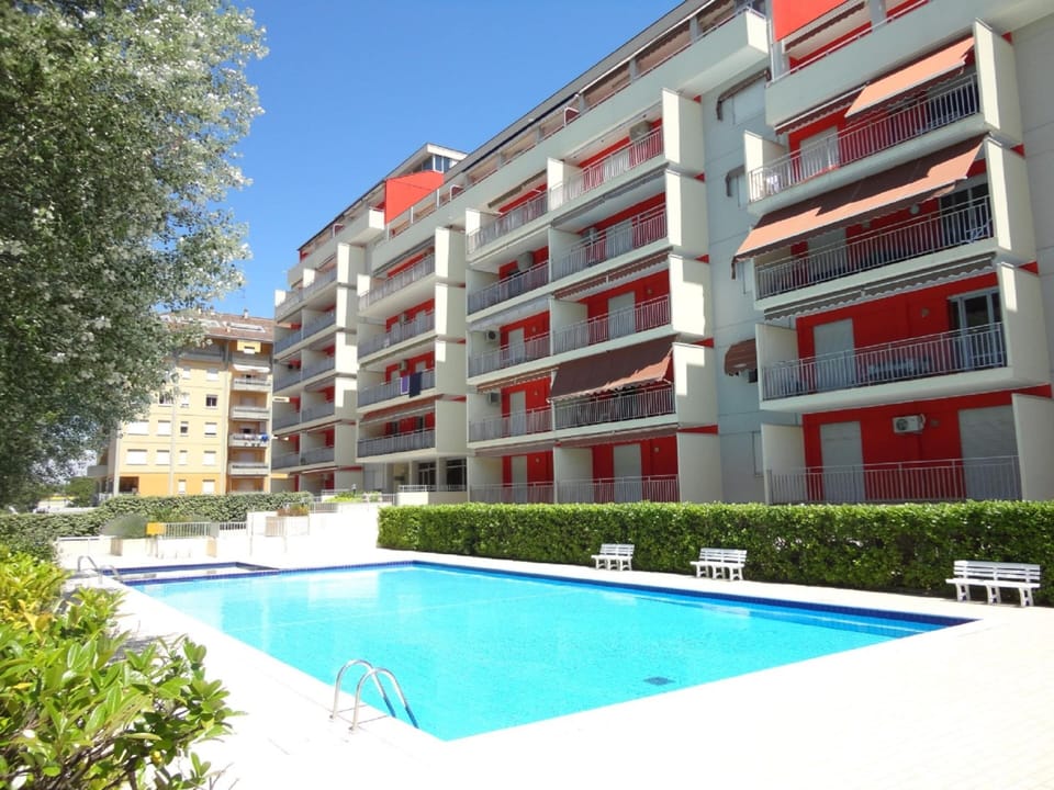 Apartment | Pool | Outdoor pool