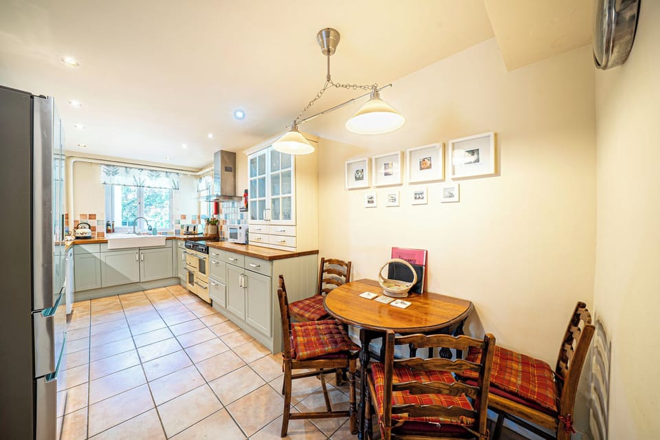 Cottage | Private kitchen | Fridge, dishwasher, electric kettle, toaster