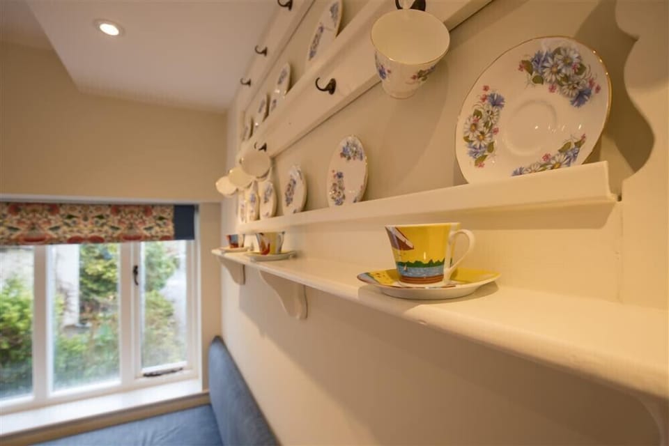 Fridge, dishwasher, cookware/dishes/utensils