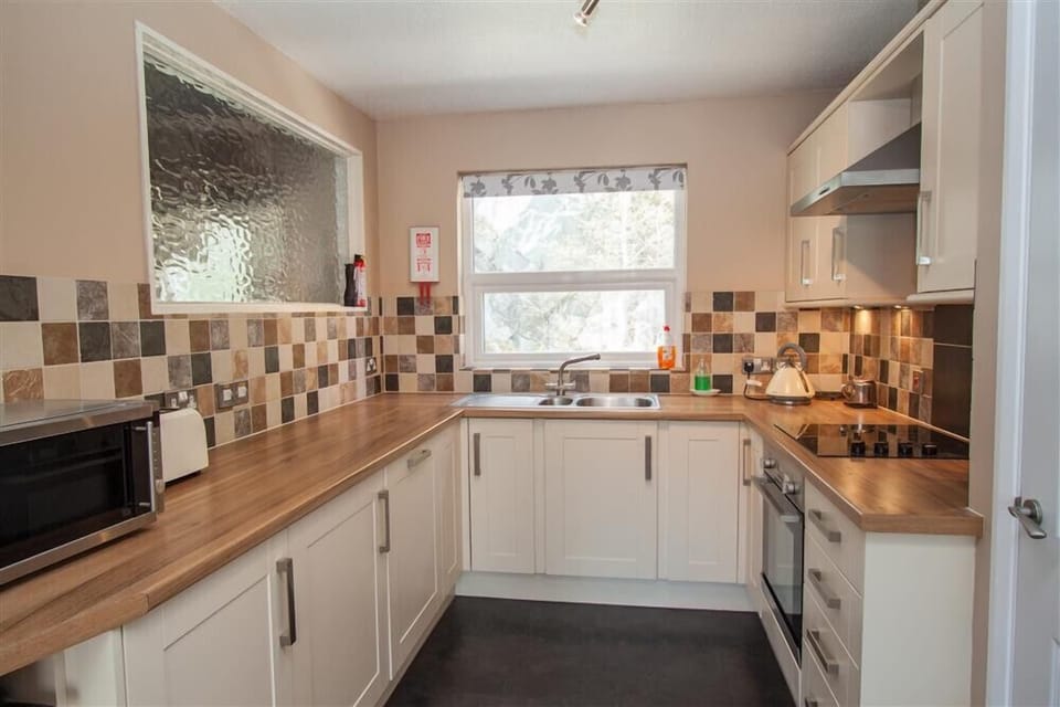 Fridge, dishwasher, electric kettle, toaster
