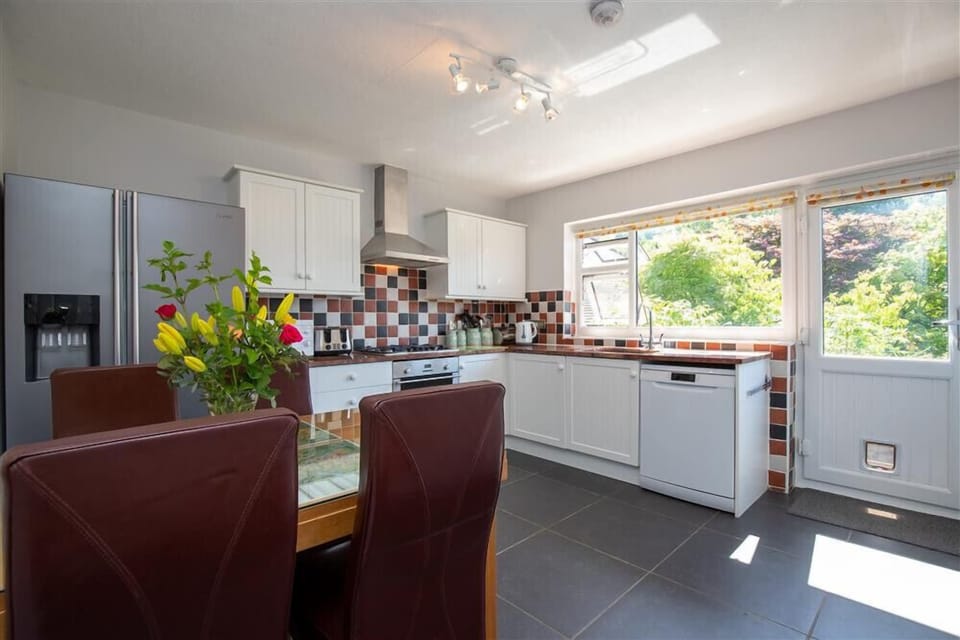 Fridge, dishwasher, cookware/dishes/utensils