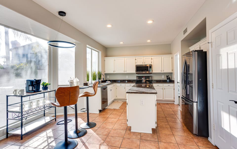 House, Multiple Beds, Pool Access, City View (73rd Glendale) | Private kitchen | Coffee/tea maker