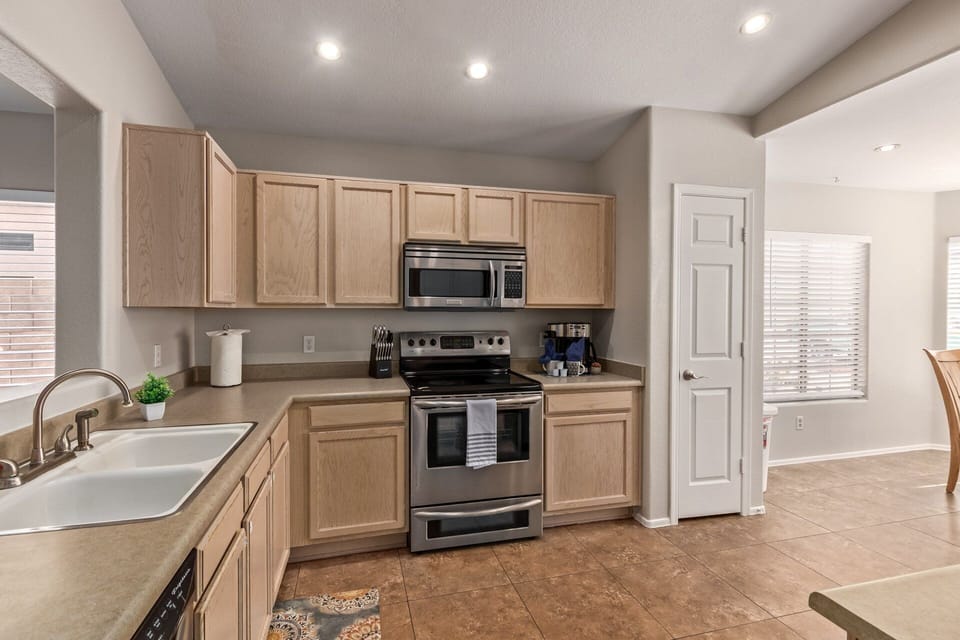 House, Multiple Beds, Patio, City View (Emile Zola Peoria) | Private kitchen | Coffee/tea maker