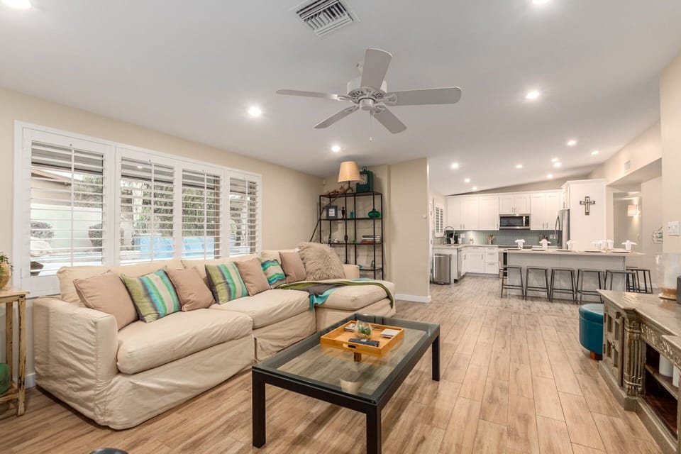 House, Multiple Beds, Pool Access, Mountain View (Victor Hugo Phoenix) | Living area | Fireplace