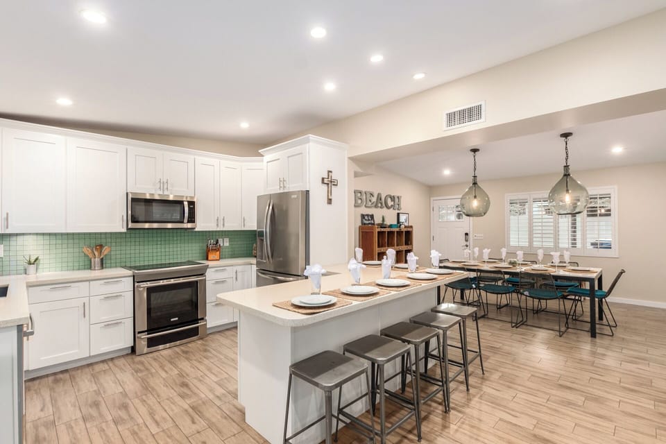 House, Multiple Beds, Pool Access, Mountain View (Victor Hugo Phoenix) | Private kitchen | Coffee/tea maker