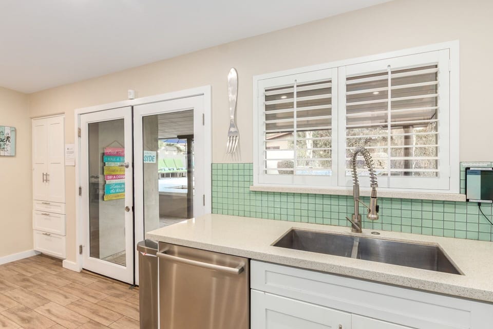House, Multiple Beds, Pool Access, Mountain View (Victor Hugo Phoenix) | Private kitchen | Coffee/tea maker