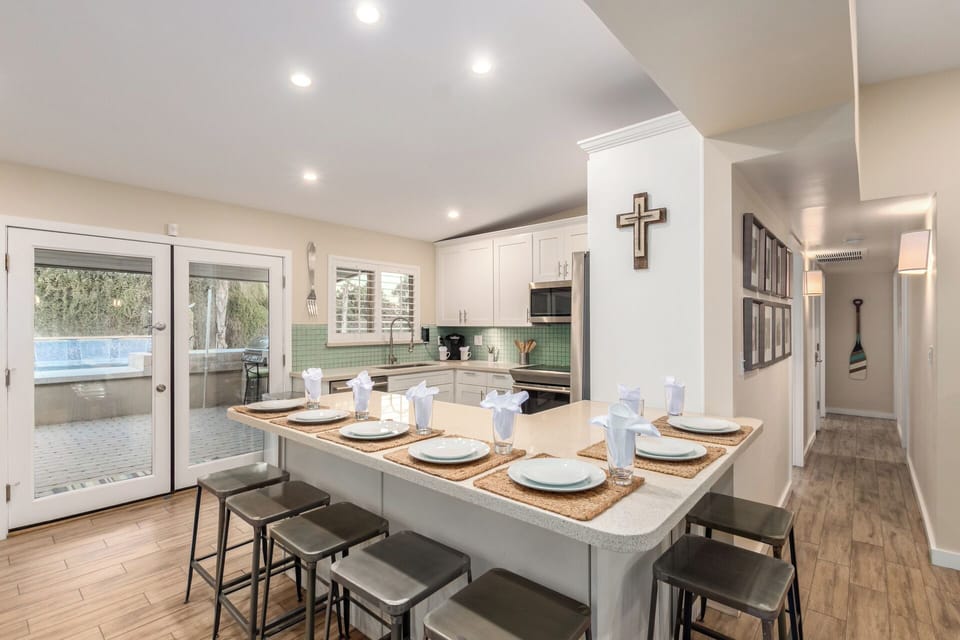 House, Multiple Beds, Pool Access, Mountain View (Victor Hugo Phoenix) | Private kitchen | Coffee/tea maker