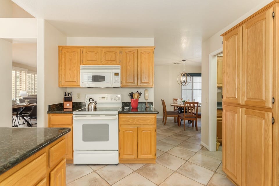 House, Multiple Beds, Pool Access, City View (Michigan Sun Lakes) | Private kitchen | Coffee/tea maker