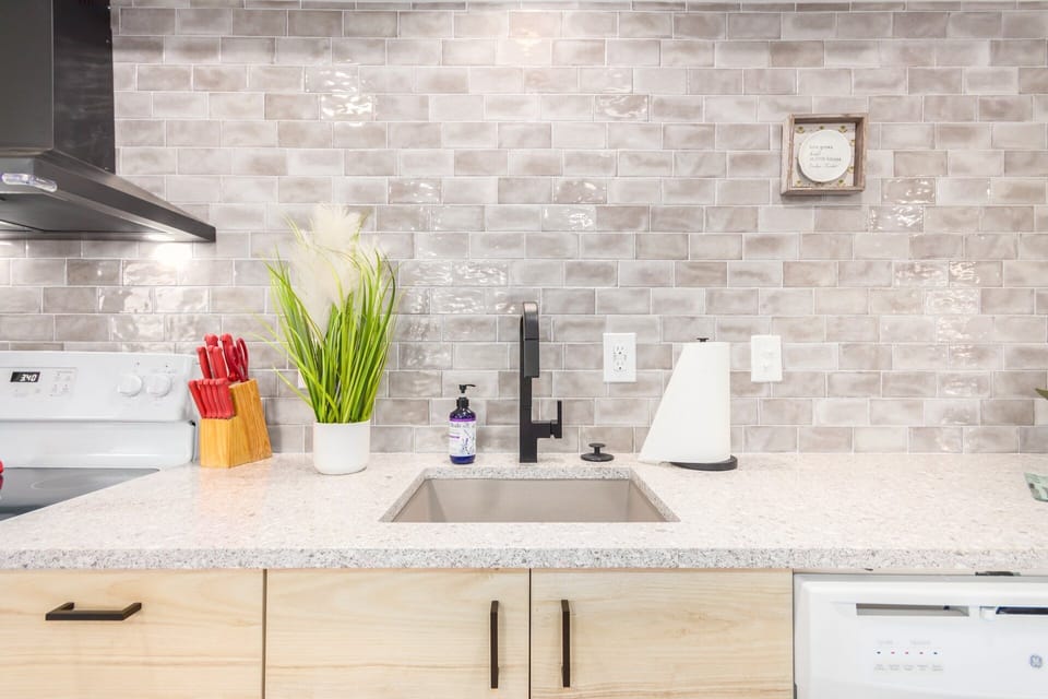 House, 1 Queen Bed, Patio, City View (Washington Chandler) | Private kitchen | Coffee/tea maker