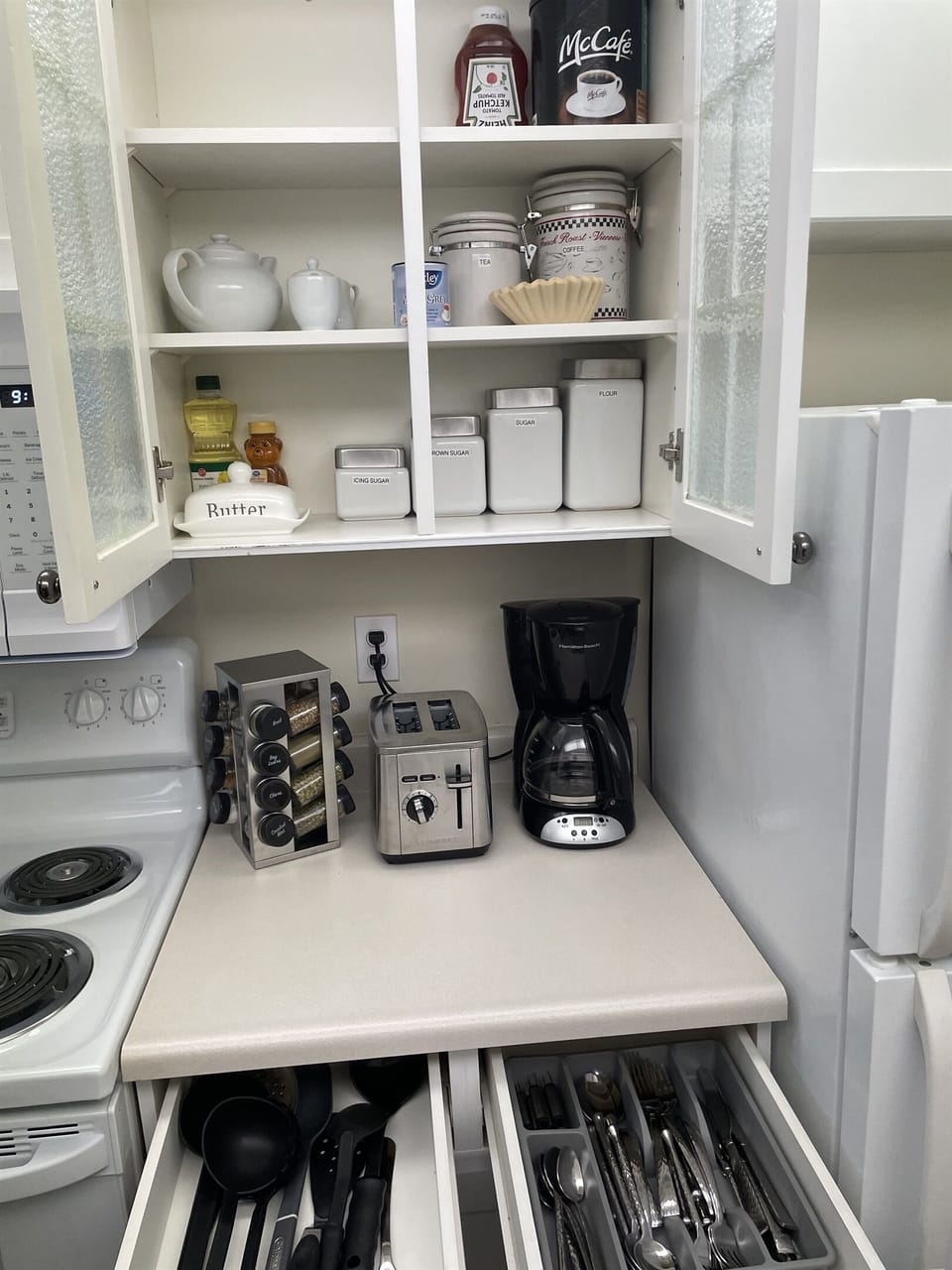 We supply Coffee, Tea, Honey, Sugar, Baking Sugar and Brown Sugar, Flour and cooking oil.