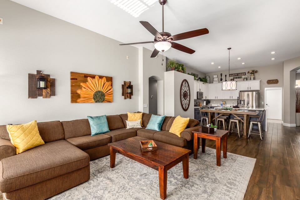House, Multiple Beds, Pool Access, City View (Harrison Chandler) | Living area | MP3 dock